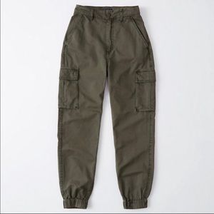Abercrombie & Fitch women’s cargo joggers
